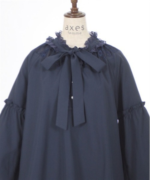 axes femme(アクシーズファム)の「ガーベラ刺繍ボリューム袖ブラウス(シャツ/ブラウス・レディース・ラベンダー/ネイビー/キナリ・FREE)」の12枚目の写真