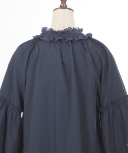 axes femme(アクシーズファム)の「ガーベラ刺繍ボリューム袖ブラウス(シャツ/ブラウス・レディース・ラベンダー/ネイビー/キナリ・FREE)」の4枚目の写真