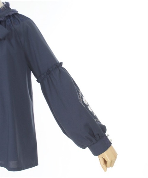 axes femme(アクシーズファム)の「ガーベラ刺繍ボリューム袖ブラウス(シャツ/ブラウス・レディース・ラベンダー/ネイビー/キナリ・FREE)」の19枚目の写真