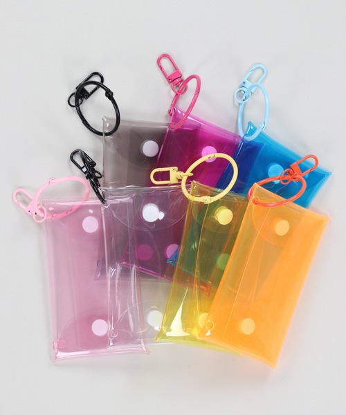 SPINNS（スピンズ）の「クリアカラーポーチ（ポーチ・レディース・ブルー/クリア/ブラック/オレンジ/パープル/イエロー/ピンク・ONESIZE）」の8枚目の写真