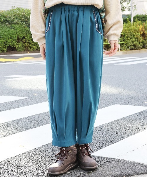 チチカカ（チチカカ）の「ピーチスキンエッグタックパンツ（その他パンツ・レディース・ブラック/ブルーグリーン/オレンジ/グレー・LARGE/MEDIUM）」の4枚目の写真