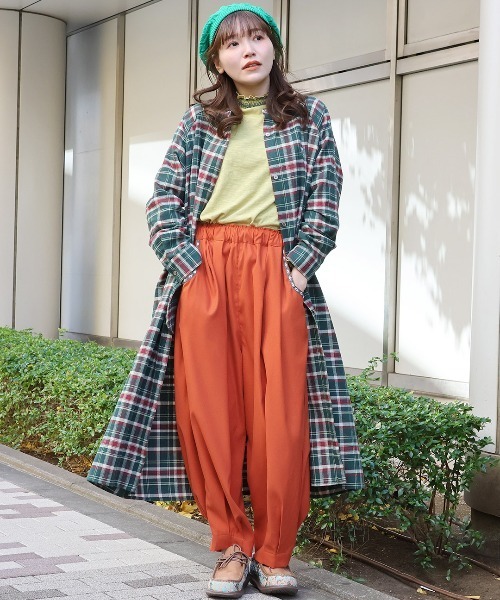 チチカカ（チチカカ）の「ピーチスキンエッグタックパンツ（その他パンツ・レディース・ブラック/ブルーグリーン/オレンジ/グレー・LARGE/MEDIUM）」の6枚目の写真