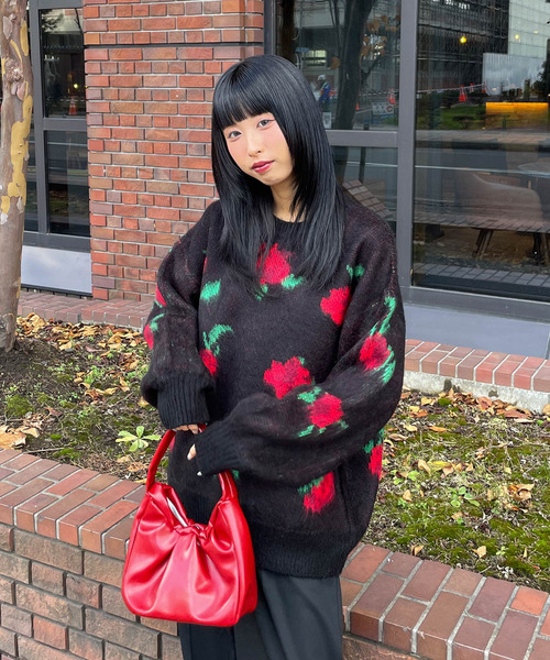 Chillfar(チルファー)の「5G花柄Aジャガード編みプルオーバー(ニット/セーター・レディース・ブラック/ボルドー・FREE)」の3枚目の写真