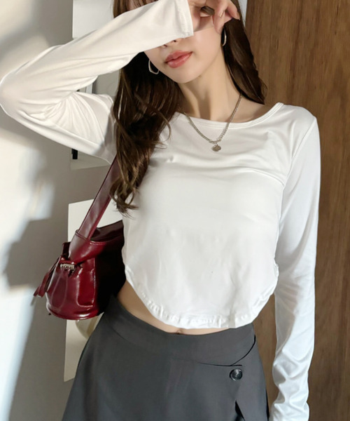 Ada.(エイダ)の「Uネック サイドギャザー シンプル長袖 Tシャツ(Tシャツ/カットソー・レディース・ブラック/ホワイト/ライトグレー/グレー・S/M)」の7枚目の写真