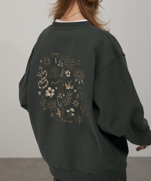 EMMA CLOTHES(エマクローズ)の「ヴィンテージライクフラワーグラフィックプリント刺繍 オーバーサイズスウェット(スウェット・メンズ・杢グレー/スミクロ/グレー系/ブラック系・M/L)」の5枚目の写真