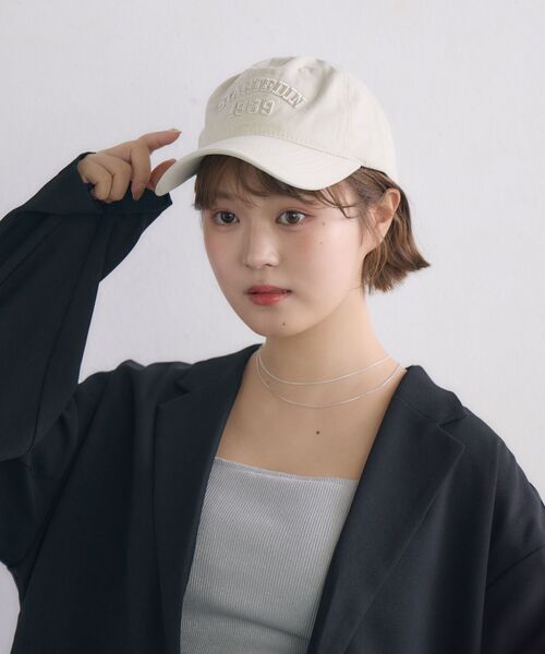 casita(RETRO GIRL)(カシータ)の「ロゴ刺繍キャップ(キャップ・レディース・チャコールグレー/レッド/オフホワイト・ONE SIZE)」の4枚目の写真