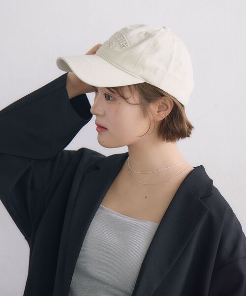 casita(RETRO GIRL)(カシータ)の「ロゴ刺繍キャップ(キャップ・レディース・チャコールグレー/レッド/オフホワイト・ONE SIZE)」の5枚目の写真