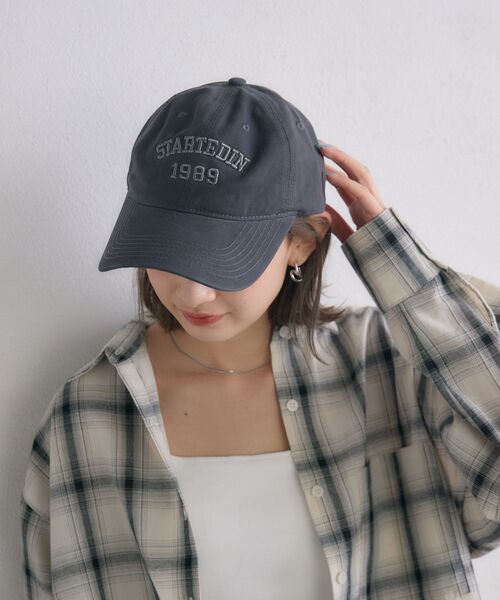 casita(RETRO GIRL)(カシータ)の「ロゴ刺繍キャップ(キャップ・レディース・チャコールグレー/レッド/オフホワイト・ONE SIZE)」の15枚目の写真