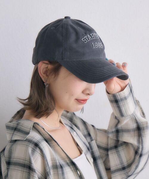 casita(RETRO GIRL)(カシータ)の「ロゴ刺繍キャップ(キャップ・レディース・チャコールグレー/レッド/オフホワイト・ONE SIZE)」の16枚目の写真