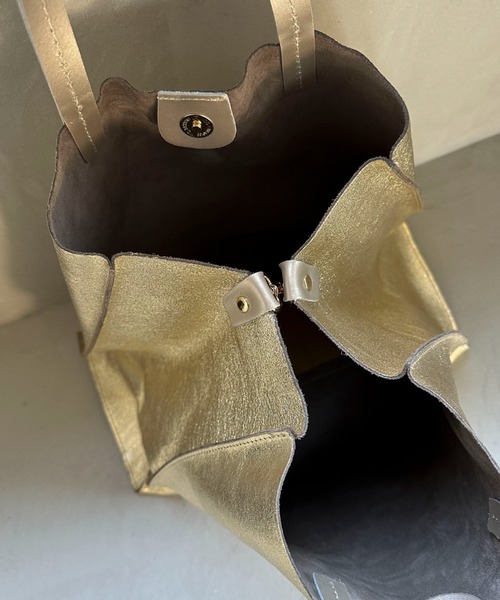 Doux archives（ドゥアルシーヴ）の「【AULENTTI】Enpel LAMINATO Bag（トートバッグ・レディース・ブラック/ゴールド・FREE）」の10枚目の写真