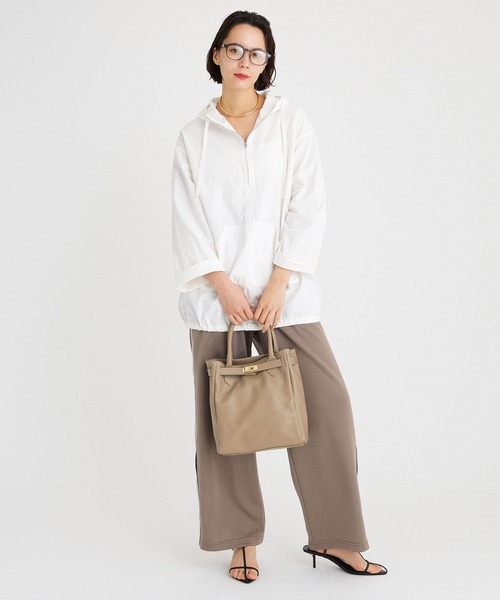 AULENTTI（オウレンティ）の「【AULENTTI】レザーバッグ（ハンドバッグ・レディース・ブラック/ベージュ・フリー）」の7枚目の写真