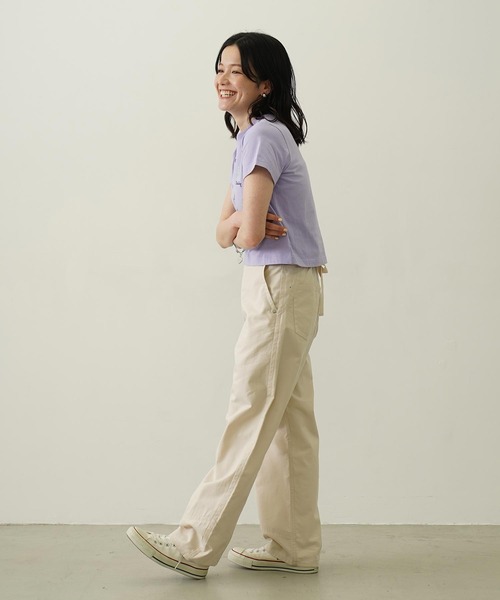 MILKFED.(ミルクフェド)の「FLOWER PRINT AND EMBROIDERY COMPACT S/S TEE(Tシャツ/カットソー・レディース・チャコール/ライトパープル/オフホワイト・M/S)」の4枚目の写真