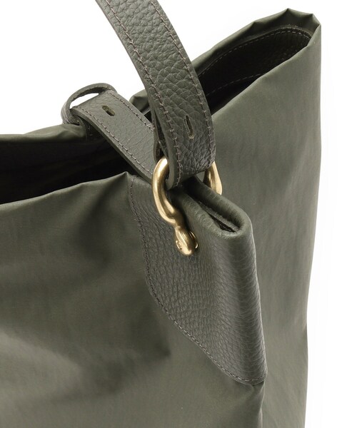 TOFF&LOADSTONE（トフアンドロードストーン）の「ザック ミニマル（ショルダーバッグ・メンズ・カーキ/ライトグレー系9/ブラック・00）」の8枚目の写真