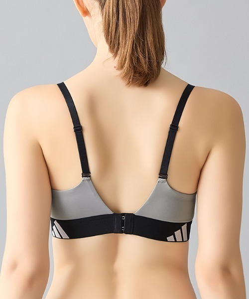 adidas（アディダス）の「adidas/アディダス ノンワイヤーブラ 吸汗速乾（スポーツブラ・レディース・ブラック/ライトグレー/ボルドー/ブラック系その他/パープル系その他・MEDIUM/LARGE）」の8枚目の写真