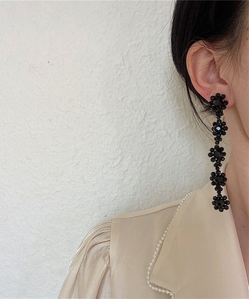 lit.Cy(リットシー)の「フラワー タッセル スイング ピアス(ピアス(両耳用)・レディース・ブラック/クリア・SHORT/LONG)」の14枚目の写真