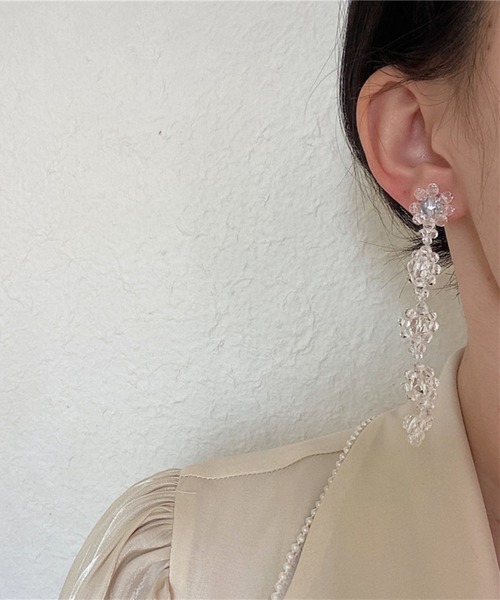 lit.Cy(リットシー)の「フラワー タッセル スイング ピアス(ピアス(両耳用)・レディース・ブラック/クリア・SHORT/LONG)」の4枚目の写真