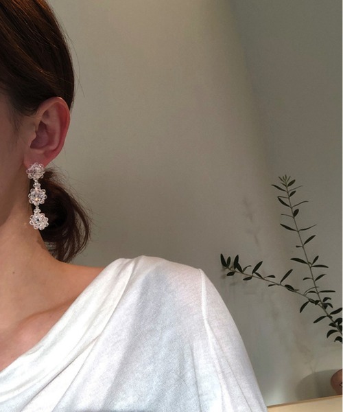 lit.Cy(リットシー)の「フラワー タッセル スイング ピアス(ピアス(両耳用)・レディース・ブラック/クリア・SHORT/LONG)」の9枚目の写真
