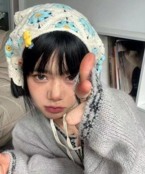 SHEENA(シーナ)の「フラワーモチーフクロシェバブーシュカ(その他ヘアアクセサリー・レディース・オフホワイト/ピンク/ブルー系その他/アイボリー・FREE)」の14枚目の写真