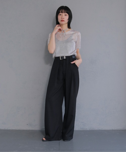cheriella(シェリエラ)の「【cheriella】ネックデザインラメトップス NECK DESIGN LAME TOPS(Tシャツ/カットソー・レディース・レッド/チャコールグレー/ブラック/グレイッシュベージュ・M)」の5枚目の写真