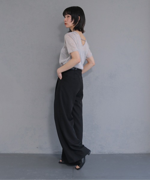 cheriella(シェリエラ)の「【cheriella】ネックデザインラメトップス NECK DESIGN LAME TOPS(Tシャツ/カットソー・レディース・レッド/チャコールグレー/ブラック/グレイッシュベージュ・M)」の11枚目の写真