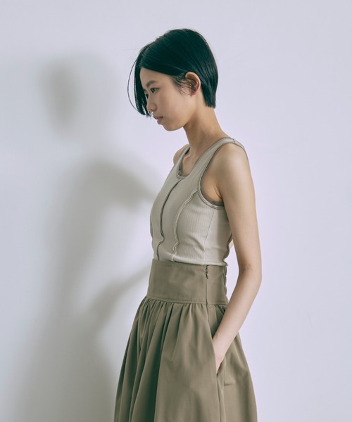 EN NEUME(エンノイム)の「Tulle Piping Tank Top(タンクトップ・レディース・ブラック/オフホワイト/ベージュ・FREE)」の4枚目の写真