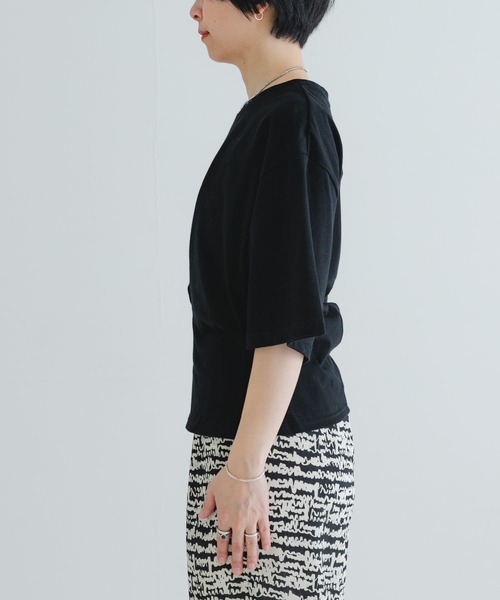 URBAN RESEARCH（アーバンリサーチ）の「ウエストタックデザインカットソー（Tシャツ/カットソー・レディース・ブラック/オフホワイト・FREE）」の18枚目の写真