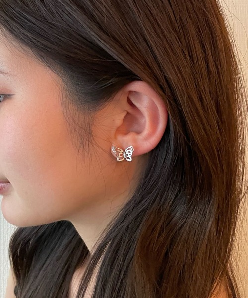 FOREVER 21(フォーエバー トゥエンティーワン)の「バタフライピアス(ピアス(両耳用)・レディース・シルバー/ゴールド・FREE)」の2枚目の写真