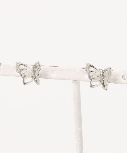 FOREVER 21(フォーエバー トゥエンティーワン)の「バタフライピアス(ピアス(両耳用)・レディース・シルバー/ゴールド・FREE)」の8枚目の写真