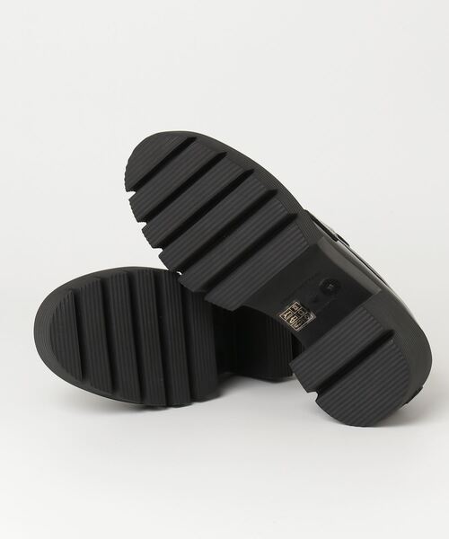 STUART WEITZMAN(スチュアートワイツマン)の「STUART WEITZMAN SOHO LOAFER IN PATENT スチュアート・ワイツマン ソーホー パテント ローファー(ローファー・レディース・ブラック・35/35.5/36/36.5/37/37.5/38)」の3枚目の写真