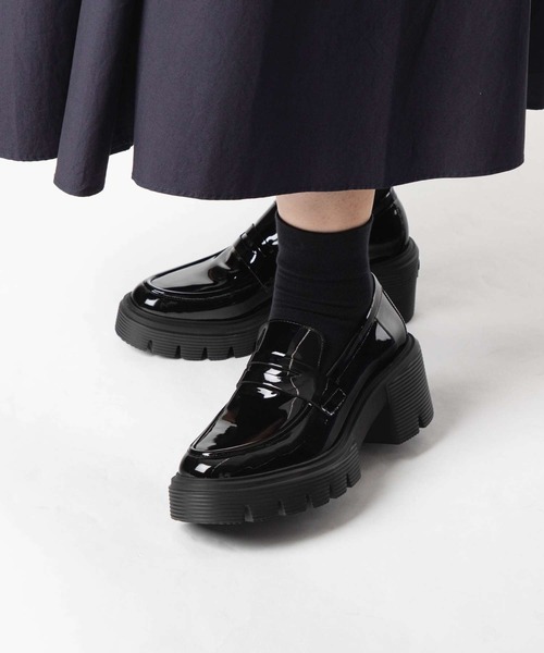 STUART WEITZMAN(スチュアートワイツマン)の「STUART WEITZMAN SOHO LOAFER IN PATENT スチュアート・ワイツマン ソーホー パテント ローファー(ローファー・レディース・ブラック・35/35.5/36/36.5/37/37.5/38)」の5枚目の写真