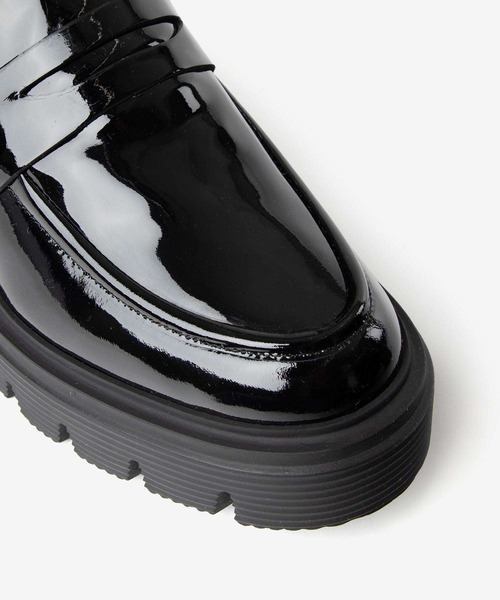 STUART WEITZMAN(スチュアートワイツマン)の「STUART WEITZMAN SOHO LOAFER IN PATENT スチュアート・ワイツマン ソーホー パテント ローファー(ローファー・レディース・ブラック・35/35.5/36/36.5/37/37.5/38)」の15枚目の写真