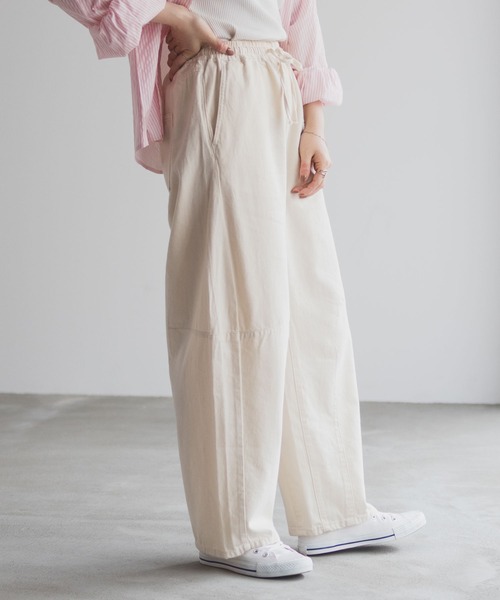 NAVY（ネイビー）の「NAVY ソフトツイルイージーカーブパンツ【綿100%】（その他パンツ・レディース・ベージュ/ブラック/キナリ・S/L/M）」の11枚目の写真