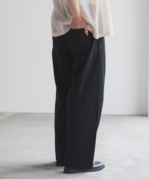 NAVY（ネイビー）の「NAVY ソフトツイルイージーカーブパンツ【綿100%】（その他パンツ・レディース・ベージュ/ブラック/キナリ・S/L/M）」の16枚目の写真