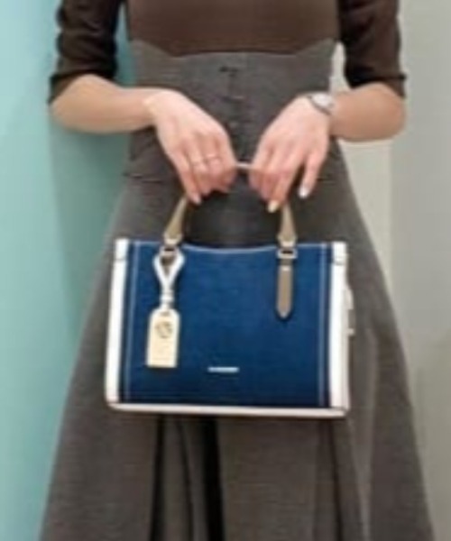 & chouette(アンドシュエット)の「デニム ステッチデザインハンドバッグ(ハンドバッグ・レディース・ブラック/インディゴブルー/ライトインディゴブルー・FREE)」の3枚目の写真