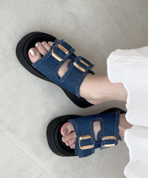 Miniministore(ミニミニストア)の「ダブルバックルサンダルデニム厚底サンダル(サンダル・レディース・インディゴブルー/ブラック・22.5cm/23.5cm/24.5cm/23.0cm/24.0cm/25.0cm)」の16枚目の写真