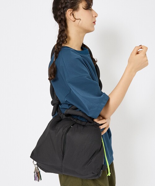 Cheek（チーク）の「【cheek/チーク】puf kinchaku C25003　巾着２wayトート/巾着/2way/トートバッグ/撥水加工生地/ユニセックス（ショルダーバッグ・メンズ・ブラック/グレー/ライム/パープル/カーキ・フリー）」の7枚目の写真