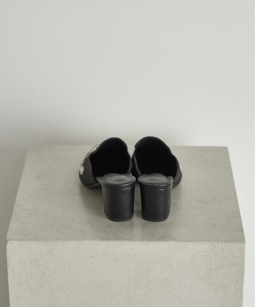 THE YOn（ザヨン）の「チャンキーヒールボタニカルエンブロイダリーミュール（サンダル・レディース・アイボリー/ブラック/ブラウン・37/38/39）」の6枚目の写真