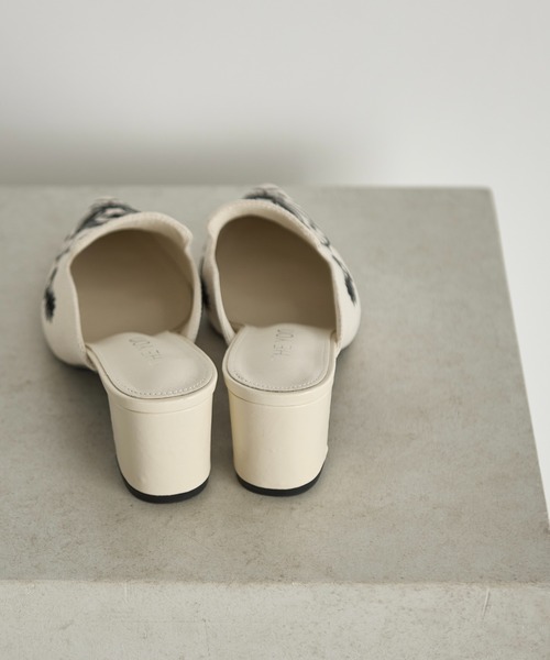 THE YOn（ザヨン）の「チャンキーヒールボタニカルエンブロイダリーミュール（サンダル・レディース・アイボリー/ブラック/ブラウン・37/38/39）」の18枚目の写真