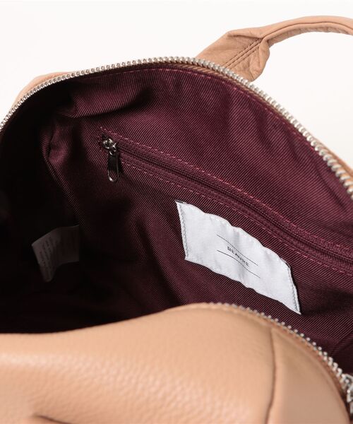 Beau're(ヴュレ)の「BEAURE Soft ボストン Bag(ボストンバッグ・レディース・グレー/ブラック/キャメル・FREE)」の19枚目の写真