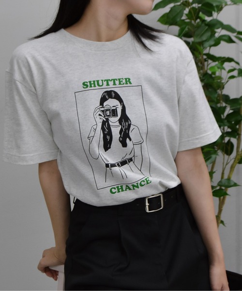 RGY(アールジーワイ)の「【RGY】SHUTTER CHANCE デザインプリントTシャツ 半袖(Tシャツ/カットソー・メンズ・オートミール/ホワイト・MEDIUM/LARGE)」の2枚目の写真