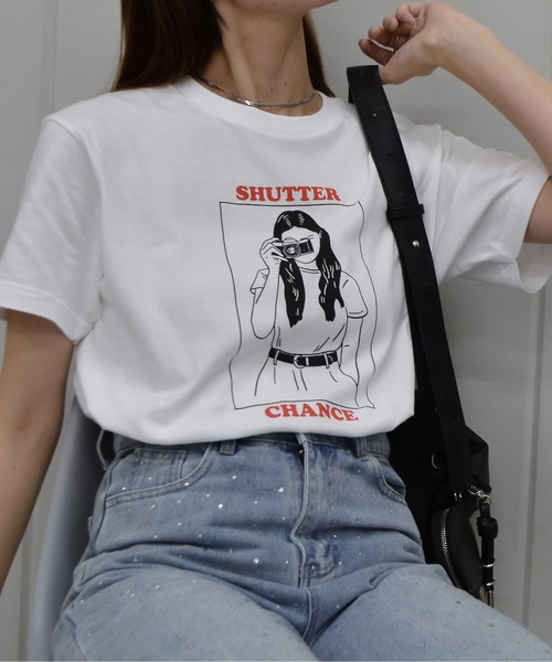 RGY(アールジーワイ)の「【RGY】SHUTTER CHANCE デザインプリントTシャツ 半袖(Tシャツ/カットソー・メンズ・オートミール/ホワイト・MEDIUM/LARGE)」の1枚目の写真