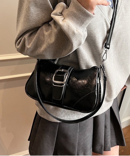 FINEnough(ファインナフ)の「ベルトデザインフラップ型2WAYショルダーバッグ(ショルダーバッグ・レディース・ホワイト/ブラック/ベージュ/ピンク・FREE)」の7枚目の写真