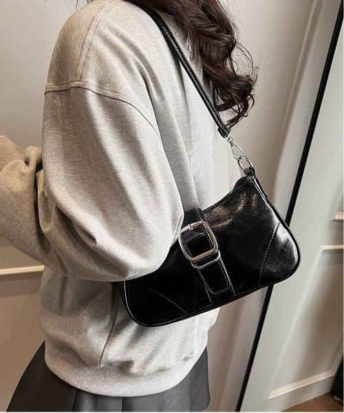FINEnough(ファインナフ)の「ベルトデザインフラップ型2WAYショルダーバッグ(ショルダーバッグ・レディース・ホワイト/ブラック/ベージュ/ピンク・FREE)」の9枚目の写真