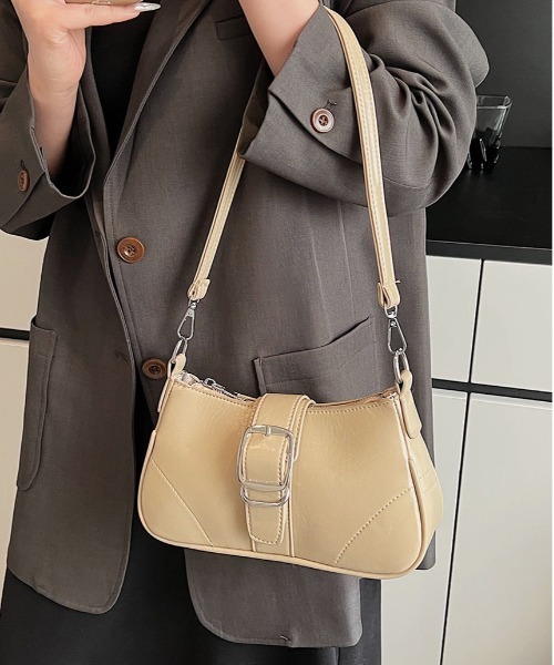 FINEnough(ファインナフ)の「ベルトデザインフラップ型2WAYショルダーバッグ(ショルダーバッグ・レディース・ホワイト/ブラック/ベージュ/ピンク・FREE)」の15枚目の写真