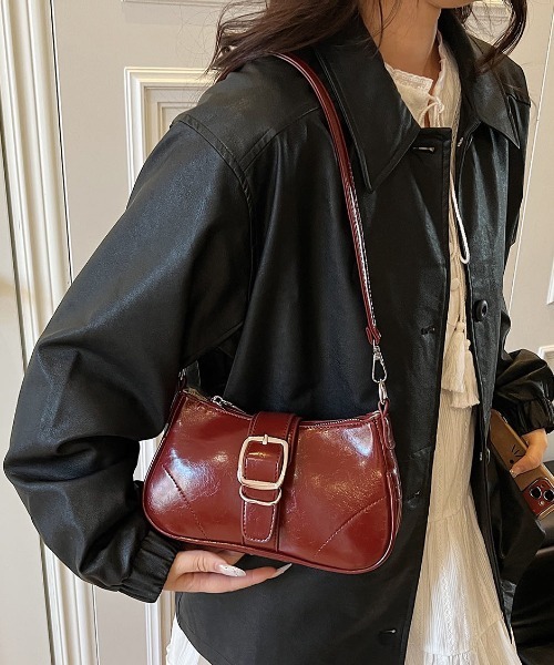 FINEnough(ファインナフ)の「ベルトデザインフラップ型2WAYショルダーバッグ(ショルダーバッグ・レディース・ホワイト/ブラック/ベージュ/ピンク・FREE)」の17枚目の写真