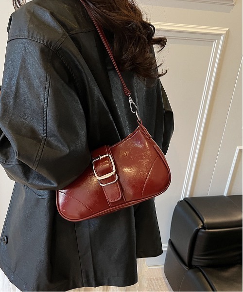 FINEnough(ファインナフ)の「ベルトデザインフラップ型2WAYショルダーバッグ(ショルダーバッグ・レディース・ホワイト/ブラック/ベージュ/ピンク・FREE)」の19枚目の写真
