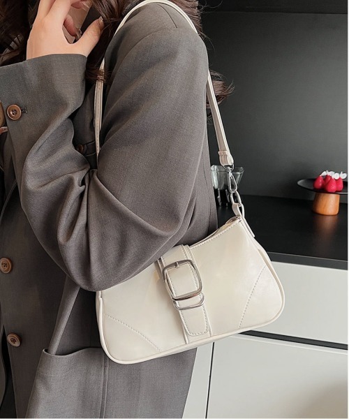 FINEnough(ファインナフ)の「ベルトデザインフラップ型2WAYショルダーバッグ(ショルダーバッグ・レディース・ホワイト/ブラック/ベージュ/ピンク・FREE)」の21枚目の写真