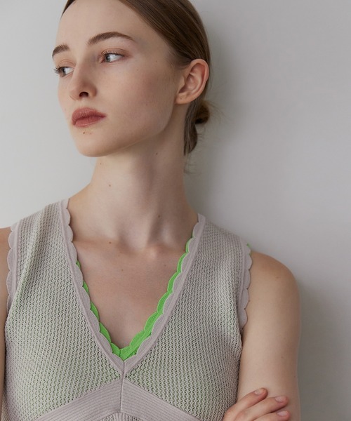 LE CIEL BLEU(ルシェルブルー)の「スリーブレスレースニット / Sleeveless Lace Knit(ニット/セーター・レディース・オレンジ/ライトグリーン/ライトグレー/ブラック/ブルー・36)」の8枚目の写真