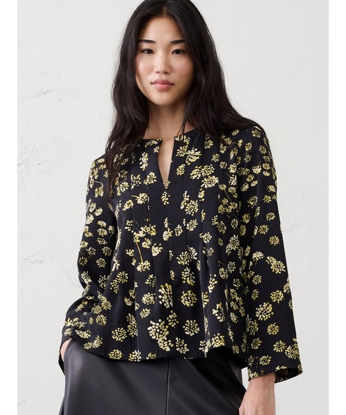 BANANA REPUBLIC FACTORY STORE(バナナリパブリック ファクトリーストア)の「BANANA REPUBLIC FACTORY STORE プリーツスイングトップ(シャツ/ブラウス・レディース・レッド系その他/ブラック/イエロー/ブラウン/ブラック系その他・L/XS/S/M)」の3枚目の写真