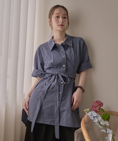 mideal(マイディール)の「back open striped shirt / バックオープンストライプシャツ(シャツ/ブラウス・レディース・オフホワイト/ネイビー・FREE)」の1枚目の写真